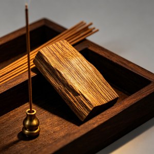 线下实体店口碑较好的沉香铺，老顾客长期复购原因分析